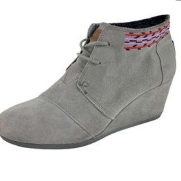 𝅺TOMS grey suede embroidered ankle booties size 5.5 - Picture 1 of 8